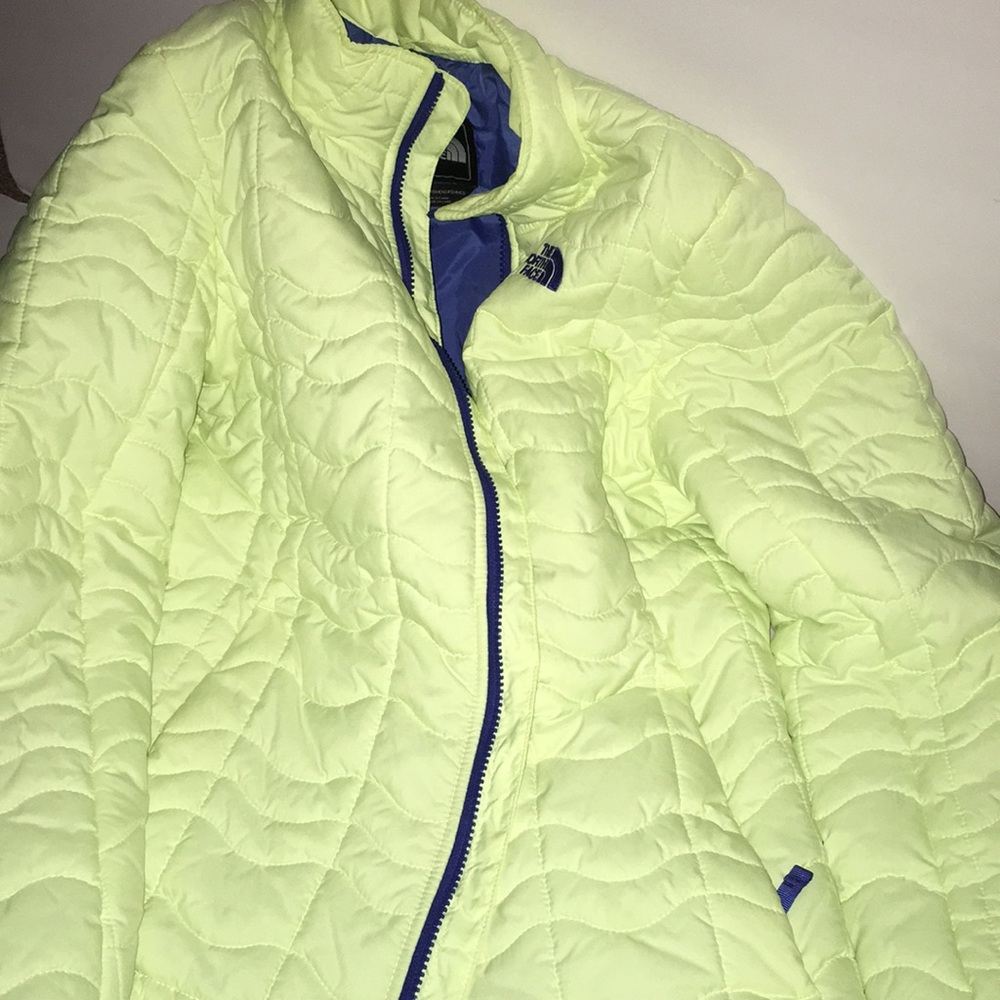 Large Northface women’s quilted jacket
